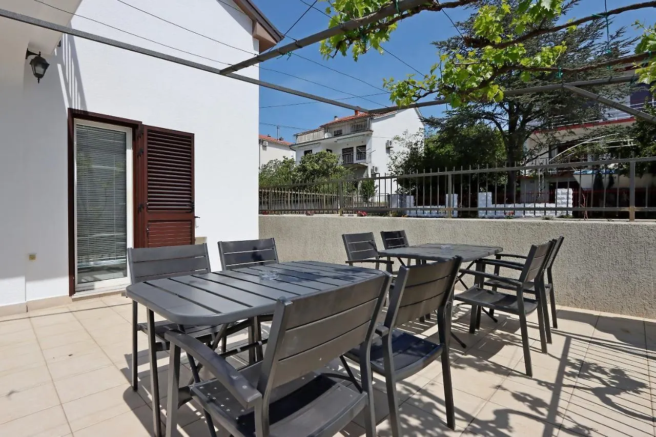 Apartments And Rooms With Parking Space Selce, Crikvenica - 2362 Kroatië