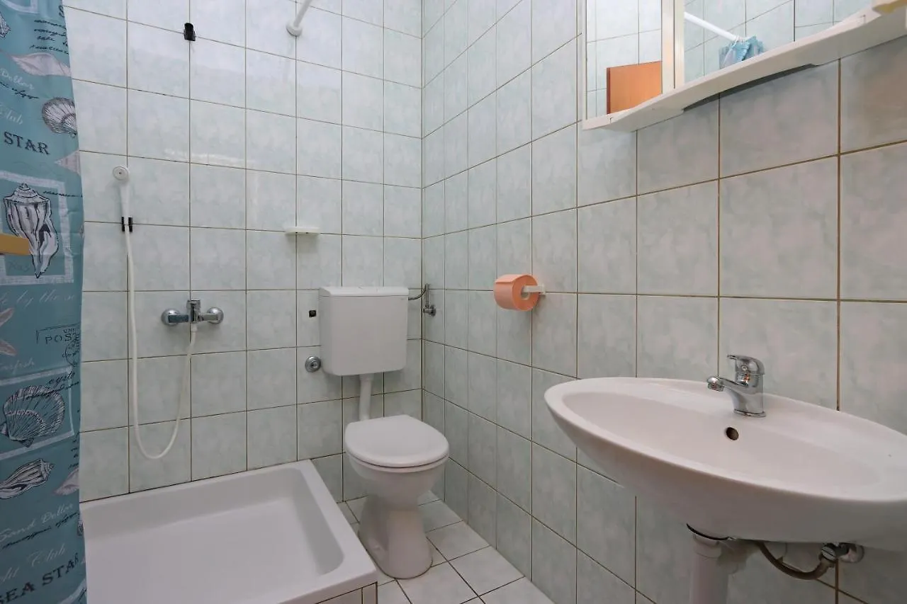 ** Gasthuis Apartments And Rooms With Parking Space Selce, Crikvenica - 2362 Kroatië