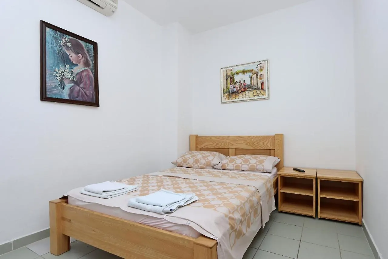 Gasthuis Apartments And Rooms With Parking Space Selce, Crikvenica - 2362