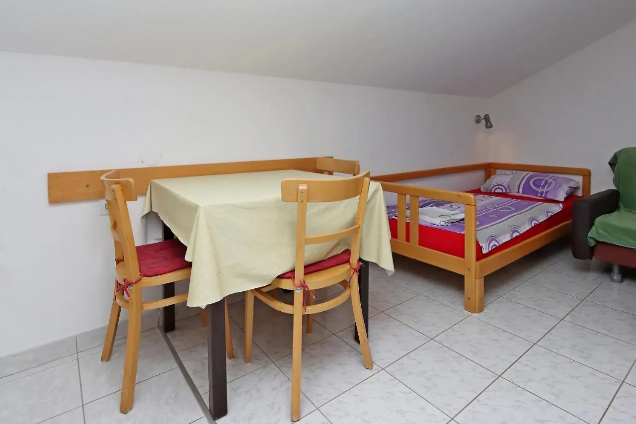 Apartments And Rooms With Parking Space Selce, Crikvenica - 2362 Gasthuis