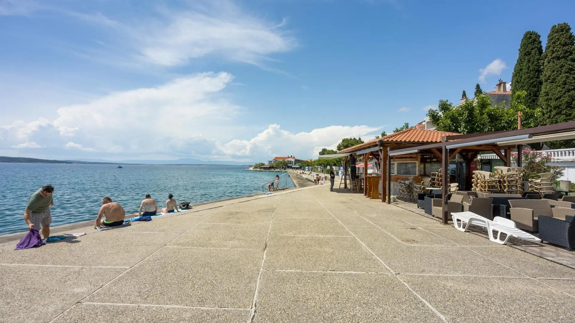 Gasthuis Apartments And Rooms With Parking Space Selce, Crikvenica - 2362